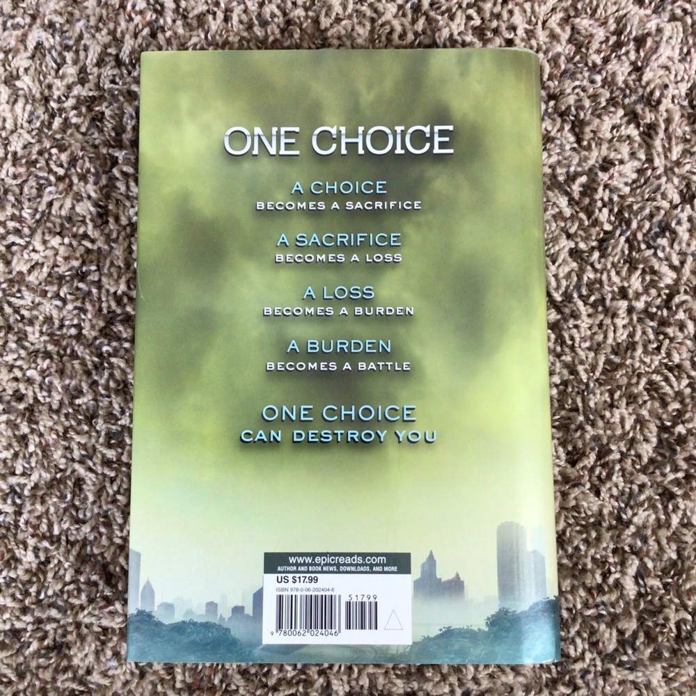 Insurgent by Veronica Roth - Picture 2 of 2